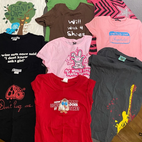 Tops - Women’s small / Xs graphic tees ten pairs